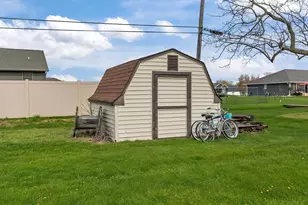 1709 Lake Breeze Rd, Oshkosh, WI 54904 - Photo 27