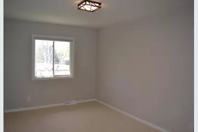 862 Castle Road, Fond du Lac, WI 54935 - Photo 11