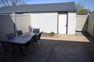 862 Castle Rd, Fond du Lac, WI 54935 - Photo 3