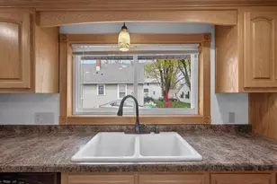 517 Abrams St, Green Bay, WI 54302 - Photo 9