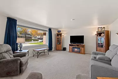 914 Rasmussen Place, Green Bay, WI 54304 - Photo 7