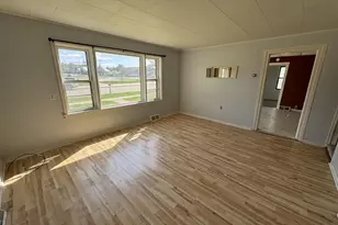 907 Park Ave, Waupaca, WI 54981 - Photo 5