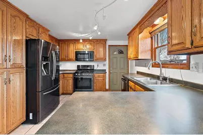 860 Fribourg Street, De Pere, WI 54115 - Photo 11