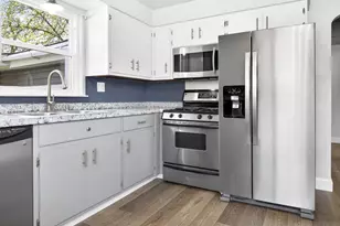 1432 Evans St, Oshkosh, WI 54901 - Photo 7