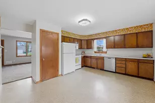 787 Chester Pl, Fond du Lac, WI 54935 - Photo 3