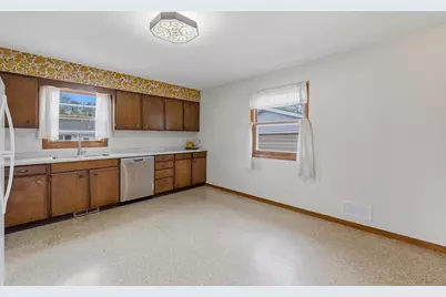 787 Chester Place, Fond du Lac, WI 54935 - Photo 5
