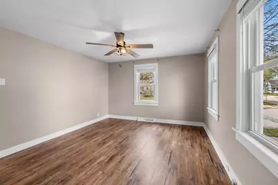 933 Lawrence Street, Appleton, WI 54914 - Photo 23