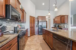 889 W Hubble Ln, Appleton, WI 54913 - Photo 5
