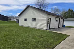 2020 Herman Rd, Manitowoc, WI 54220 - Photo 5