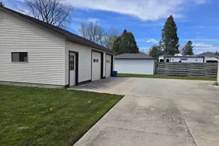 2020 Herman Rd, Manitowoc, WI 54220 - Photo 7