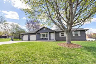 2658 Greenbrier Rd, Green Bay, WI 54311 - Photo 3
