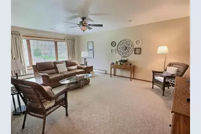 425 Glendale Avenue, Oshkosh, WI 54901 - Photo 3