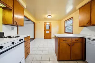 1041 6th St, De Pere, WI 54115 - Photo 9
