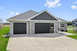 3492 Mayapple Dr, Green Bay, WI 54311 - Photo 39