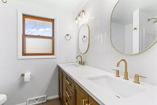 838 Marydale Dr, Green Bay, WI 54313 - Photo 9