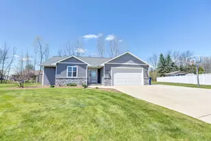 915 Nightingale Ct, Pulaski, WI 54162 - Photo 25