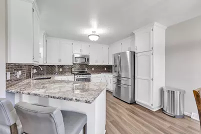 915 Nightingale Court, Pulaski, WI 54162 - Photo 9