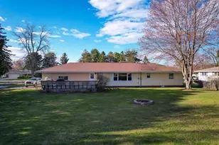 929 Edgewood Cir, Marinette, WI 54143 - Photo 23