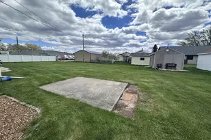124 Cecil St, Neenah, WI 54952 - Photo 7