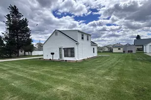 124 Cecil St, Neenah, WI 54952 - Photo 3