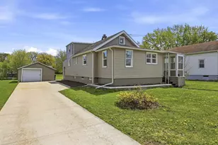 400 Dakota St, Oshkosh, WI 54902 - Photo 3