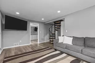 226 Gruenwald Ave, Neenah, WI 54956 - Photo 7