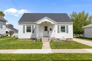 672 8th Ave, Oshkosh, WI 54902 - Photo 1