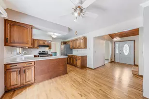 6283 N Rosewood Dr, Appleton, WI 54913 - Photo 7