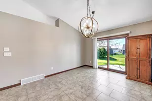 W7035 Glen Valley Dr, Greenville, WI 54942 - Photo 9