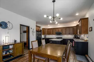 901 Clover Ct, Menasha, WI 54952 - Photo 9
