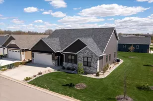901 Clover Ct, Menasha, WI 54952 - Photo 1