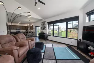 901 Clover Ct, Menasha, WI 54952 - Photo 7