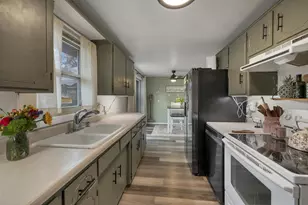 939 Alta St, Green Bay, WI 54313 - Photo 3