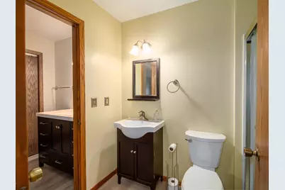2240 Meadowbrook Court #D, Oshkosh, WI 54904 - Photo 11