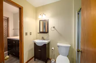 2240 Meadowbrook Ct, Oshkosh, WI 54904 - Photo 11