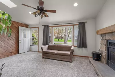 607 Hunters Point Road, Neenah, WI 54956 - Photo 7