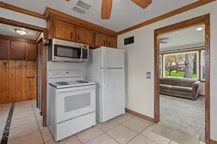 607 Hunters Point Rd, Neenah, WI 54956 - Photo 11