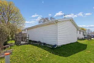1311 S 31st St, Manitowoc, WI 54220 - Photo 7