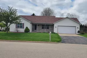 2165 Deer Haven Dr, Menasha, WI 54952 - Photo 1