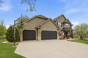 412 Ledgewood Dr, Fond du Lac, WI 54937 - Photo 3