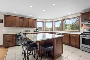 3022 Fairwinds Dr, Neenah, WI 54956 - Photo 3