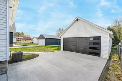 1421 Cedar Street, Oshkosh, WI 54901 - Photo 3