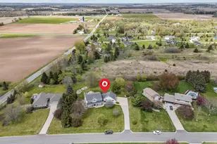 W8078 Hillcrest Ct, Hortonville, WI 54944 - Photo 5