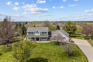 W8078 Hillcrest Ct, Hortonville, WI 54944 - Photo 3