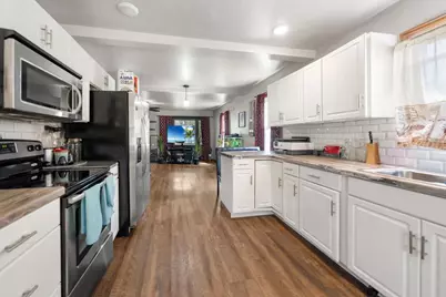 817 Henry Street, Green Bay, WI 54302 - Photo 9