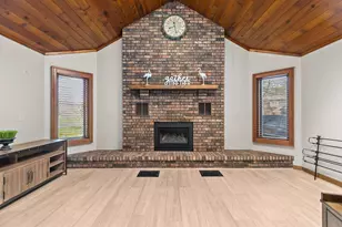 1841 Eagle Dr, Neenah, WI 54956 - Photo 3