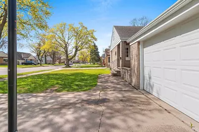 1012 Redwood Drive, Green Bay, WI 54304 - Photo 11