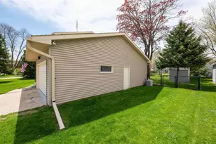 1235 S Westhaven Dr, Oshkosh, WI 54904 - Photo 39