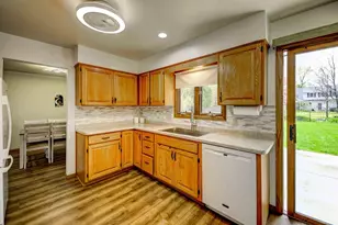 1235 S Westhaven Dr, Oshkosh, WI 54904 - Photo 11