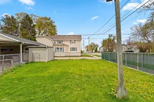 646 W 1st St, Menasha, WI 54952 - Photo 9